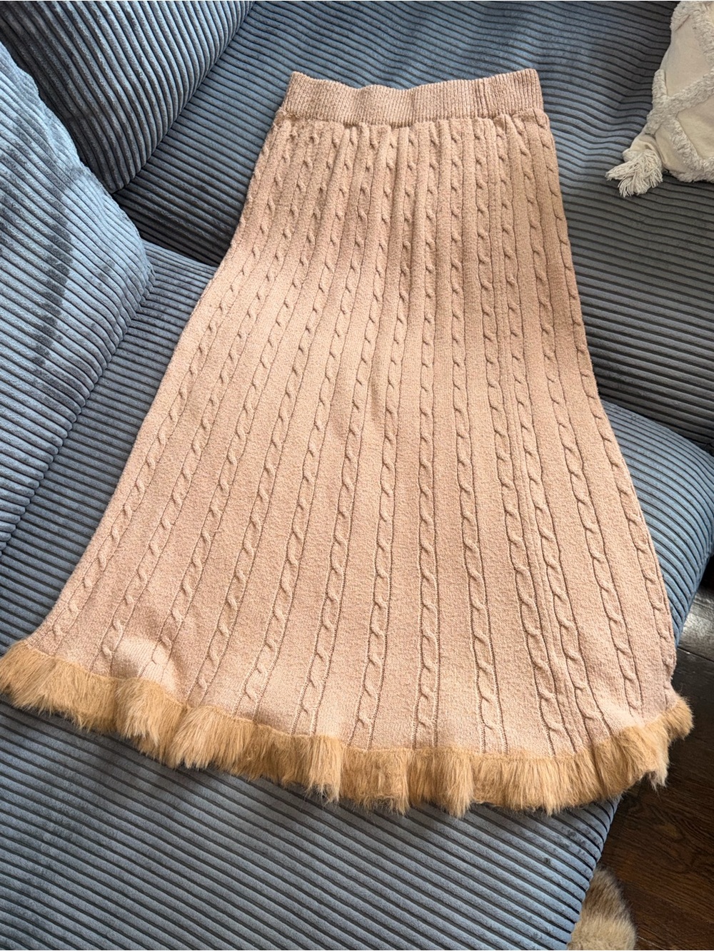 Women's Cable-Knit Midi Skirt in Blush with Faux-Fur Trim